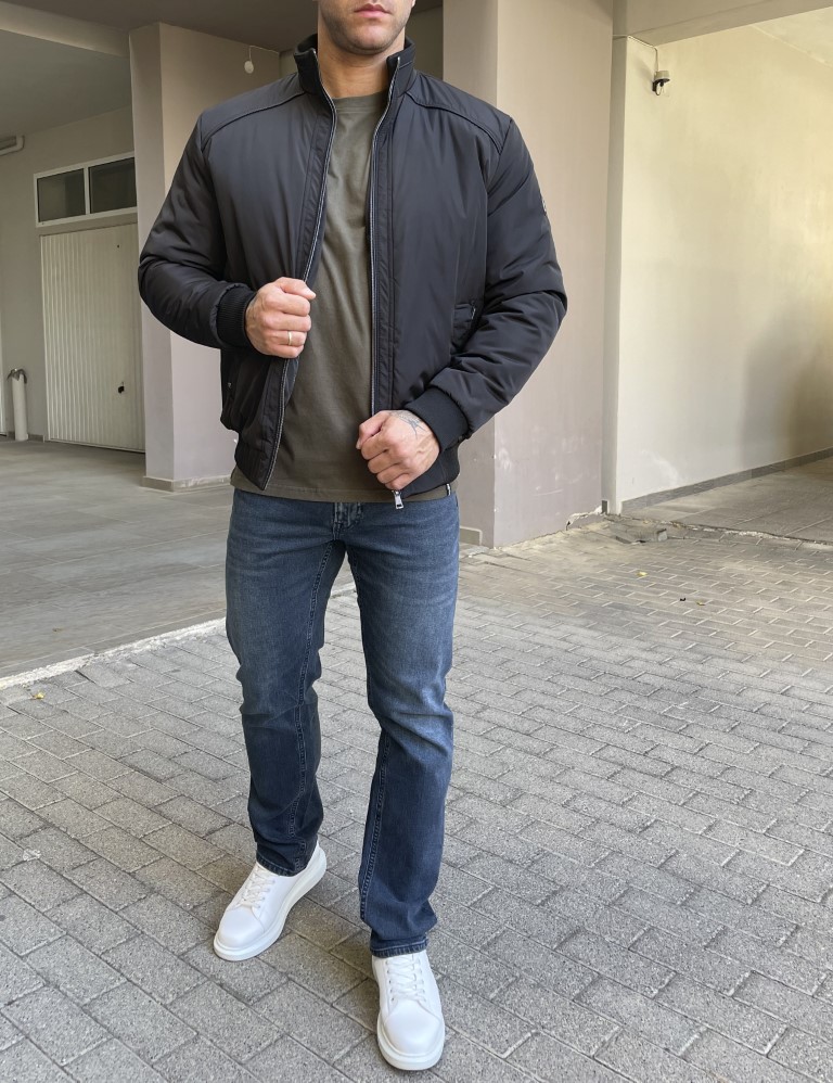 Ανδρικό μαύρο μπουφάν με γιακά και λάστιχο HM480930 φωτογραφία